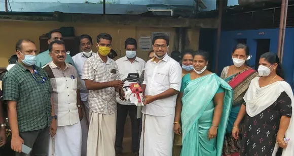 ഉഴവൂർ ഗ്രാമപഞ്ചായത്ത് മെഷീൻ വാള്‍ വിതരണം ചെയ്തു