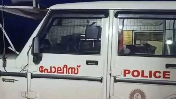 വെള്ളൂരില്‍ ഡി.വൈ.എഫ്.ഐ. യൂണിറ്റ് പ്രസിഡന്റിന്റെ വീടിനു നേരെ കഞ്ചാവ് മാഫിയാ ആക്രമണം