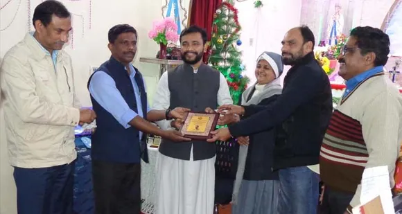 ടാഗോർ ഗാർഡൺ നിർമ്മൽ ഹൃദയ ദേവാലത്തിലെ വികാരി ഫാ. റോണി തോപ്പിലാന് യാത്രയയപ്പ് നൽകി