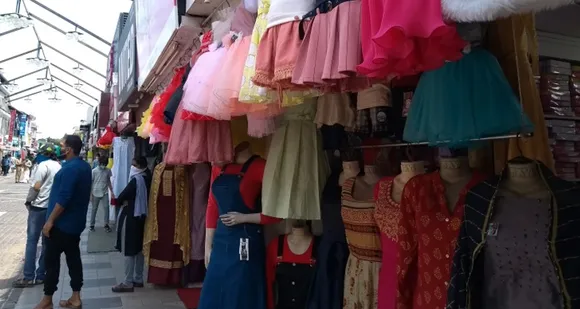 പെരുന്നാൾ പ്രതീക്ഷയും തകർന്ന് വസ്ത്ര വ്യാപാരികൾ