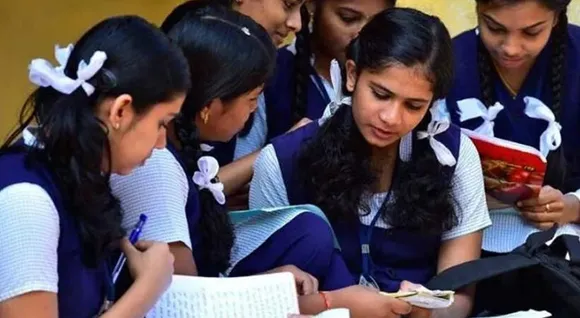പ്ലസ് വൺ പരീക്ഷ സെപ്റ്റംബറിൽ തന്നെ നടത്തുമെന്ന് കേരളം ഇന്ന് സുപ്രീംകോടതിയെ അറിയിക്കും