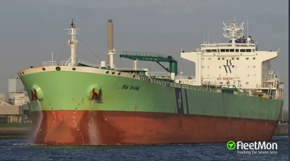 ജിദ്ദാ തുറമുഖത്ത് വെച്ച് എണ്ണക്കപ്പലിന് നേരെ ആക്രമണം; സ്ഫോടനവും അഗ്നിബാധയും; ജീവഹാനി ഇല്ല; ഇന്ധന ചോർച്ച സംബന്ധിച്ച് ആശങ്ക