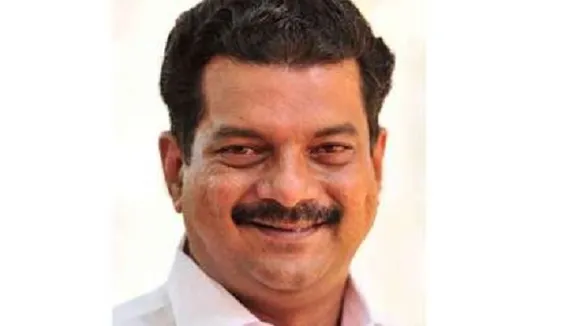 സമരം ചെയ്യണം സതീശാ..സമരം ചെയ്യണം. അറിയില്ലെങ്കിൽ സമരമാർഗ്ഗം ഞാൻ പറഞ്ഞ്‌ തരാം. ഈ വിഷയം അടിയന്തരമായി അന്വേഷിക്കണം എന്നാവശ്യപ്പെട്ട്‌ അടുത്ത സഭയിൽ അടിയന്തരപ്രമേയം അവതരിപ്പിക്കണം. മുഖ്യമന്ത്രിയുടെ ഓഫീസിന്റെ മുന്നിൽ കുത്തി ഇരിക്കണം .എന്തിനും കൂടെ ഈ ഞാനുണ്ടാവും. ഒരു സുഹൃത്തായി-വി.ഡി. സതീശനോട് പി.വി. അന്‍വര്‍