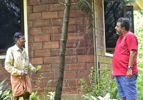 യേശുദാസിന് ദേശീയ പുരസ്കാരം നേടിക്കൊടുത്ത ഗാനത്തിന്റെ രചയിതാവാണ് ഇദ്ദേഹം !  മനസ്സിൽ ഒരുപാട് സ്വപ്നങ്ങളുണ്ടെങ്കിലും ജീവിത പ്രാരാബ്ദങ്ങൾ മൂലം ഇവിടെ തോട്ടക്കാരനായി ജോലി  ചെയ്യേണ്ടി വരുന്ന ആ ജീവിതം ശരിക്കും കരളലിയിക്കുന്നതാണ്: ഷിബു ബേബി ജോണിന്റെ കുറിപ്പ്‌