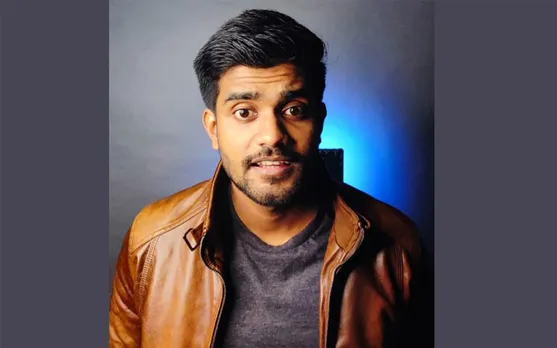 'പിള്ളേച്ചാ ശവത്തില്‍ കുത്തരുത്';  മീശമാധവിലെ സൂപ്പര്‍ഹിറ്റ് ഡയലോഗ് ഇംഗ്ലീഷിലേക്ക് വിവര്‍ത്തനം ചെയ്ത് ഒറ്റ രാത്രികൊണ്ട് ടിക് ടോക്കില്‍ വൈറലായി;  ഭാഷയോടുള്ള അനിഷ്ടം മറന്ന് ഇംഗ്ലീഷ് ഭാഷയെ കൈപ്പിടിയിലൊതുക്കി, 'മംഗ്ലീഷ് വേള്‍ഡ് ഓണ്‍ലൈന്‍ അക്കാദമി'യുടെ വിജയഗാഥ വെളിപ്പെടുത്തി അമരക്കാരന്‍ വിനീത് ടി കുറുപ്പ്‌