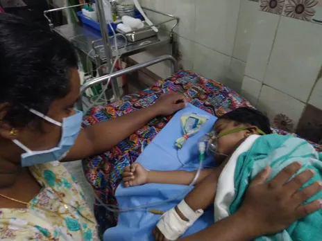 തോട്ടിൽ കാൽ വഴുതി വീണൊഴുകിയ ഒന്നര വയസുകാരി തെരേസയ്ക്ക് ഇത് രണ്ടാം ജന്മം; രക്ഷകരായത് കുട്ടികൾ മുതൽ എം എൽ എ വരെ