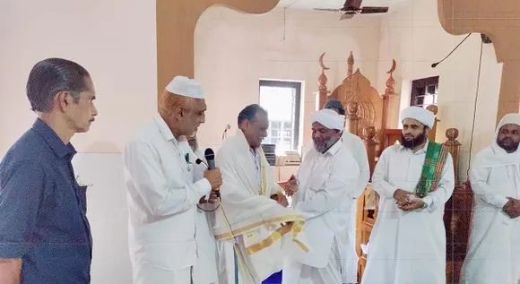 മീലാദാഘോഷത്തിന് പുതുമയേകി മുതിർന്ന പോസ്റ്റ്മാൻമാരെ ആദരിച്ചു