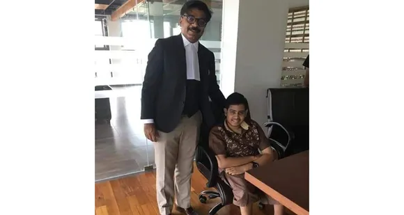 മാത്യു കുഴല്‍നാടന്‍ എന്ന മനുഷ്യസ്‌നേഹിയുടെ നന്മയറിയാന്‍ ഇതൊന്നു വായിക്കണം... മൂവാറ്റുപുഴ നിയോജക മണ്ഡലത്തിലെ വോട്ടറായ ഷാജി വർഗീസിൻ്റെ ഫേസ്ബുക്ക് പോസ്റ്റ് ശ്രദ്ധേയമാകുന്നു…