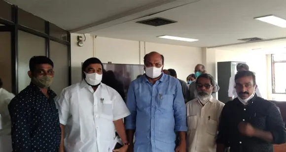ലേ ഓഫിലായിരുന്ന കോട്ടയം ടെക്സ്റ്റൈല്‍സ് സ്പിന്നിംഗ് മില്‍ തുറക്കാന്‍ തീരുമാനം. നവംബര്‍ 15 ന് മില്‍ തുറന്നു പ്രവര്‍ത്തിക്കും