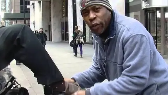 കുറച്ചുനാൾ മുമ്പ് ഭക്ഷണം കഴിക്കാൻ കൂടി കൈയിൽ പണമുണ്ടായിരുന്നില്ല. എന്നാൽ, ഇന്ന് ഒരു ദിവസം ഏകദേശം 60000 രൂപ വരെ സമ്പാദിക്കുന്നു. റോഡരികിൽ ചെരുപ്പ് മിനുക്കി ഒരാൾ ഇത്രയധികം പണം സമ്പാദിക്കുന്നത് ഒരുപക്ഷേ ഇതാദ്യമായിരിക്കും