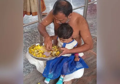 പുതൂർ മാരിയമ്മൻ ക്ഷേത്രത്തിൽ അക്ഷരോത്സവത്തിന്‍റെ ഭാഗമായി വിജയദശമി നാളില്‍ വിദ്യാരംഭം കുറിച്ചു