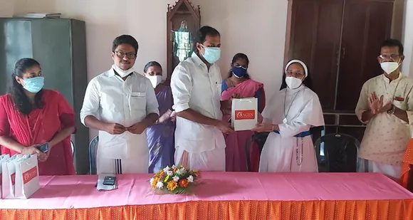 'സ്മാർട്ട്‌ ഉഴവൂർ' : അനൂപ് ജേക്കബ് എംൽഎ സ്മാർട്ട്‌ ഫോൺ വിതരണം നടത്തി