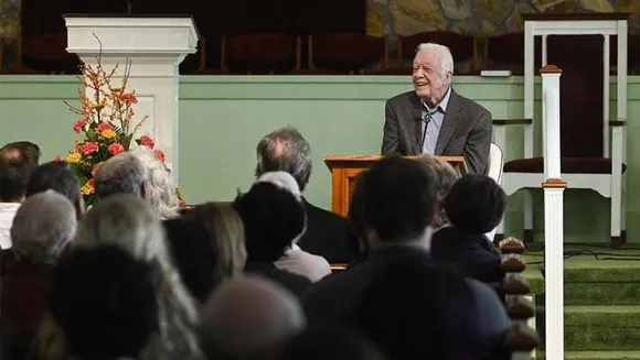 ഇടുപ്പെല്ല് മാറ്റിവയ്ക്കല്‍ ശസ്ത്രക്രിയയ്ക്കു ശേഷം ജിമ്മി കാര്‍ട്ടര്‍ സണ്‍ഡേ സ്കൂള്‍ അധ്യാപകനായി