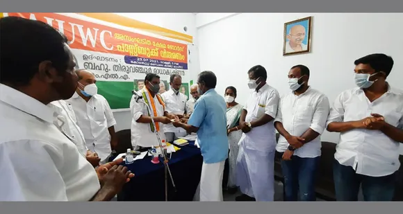 എഐയുഡബ്ല്യുസി അസംഘടിത ക്ഷേമ ബോർഡ് മണ്ഡലതല പാസ്സ്ബുക്ക് വിതരണോദ്ഘാടനം തിരുവഞ്ചൂർ രാധാകൃഷ്ണൻ എംഎല്‍എ നിർവഹിച്ചു