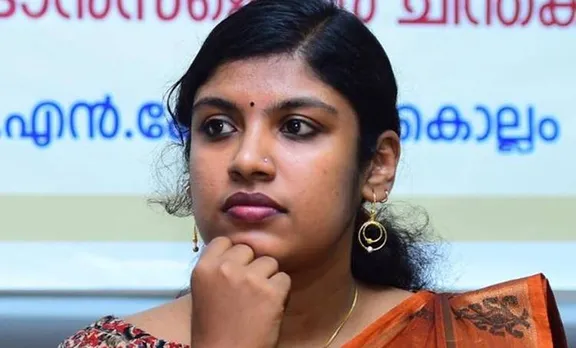 'വാഴക്കുല ബൈ വൈലോപ്പിള്ളി' ചിന്താ ജെറോമിന്‍റെ പ്രബന്ധത്തില്‍ കേരള സര്‍വകലാശാല ഗൈഡിനോട് വിശദീകരണം തേടി