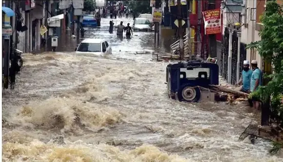 തിരുപ്പതി,കഡപ്പ,ചിറ്റൂർ എന്നിവിടങ്ങളിൽ വീണ്ടും മഴ, ആന്ധ്രയിലെ മഴക്കെടുതിയിൽ മരണം 49 ആയി, ഒഴുക്കില്‍പ്പെട്ട് കാണാതായ അമ്പതോളം പേര്‍ക്കായി തെരച്ചില്‍