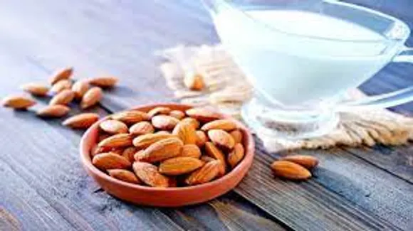 ബദാം പാലിന്റെ ആരോ​ഗ്യ ഗുണങ്ങള്‍ എന്തൊക്കെയാണെന്ന് നോക്കാം...
