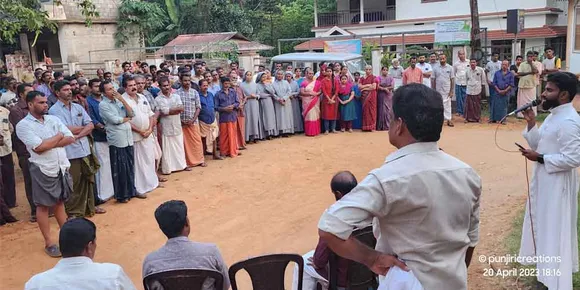 ജനവാസ കേന്ദ്രത്തിൽ ആന ഇനിയും വന്നാൽ എന്തു ചെയ്യും ? കരിമ്പ മൂന്നേക്കറിലെ ജനകീയ പ്രതിഷേധ യോഗത്തിൽ വാഗ്വാദം