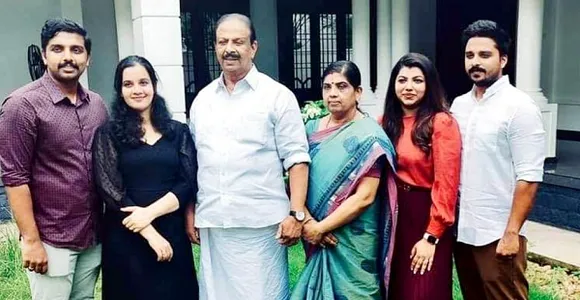 'അനാഥരാക്കപ്പെട്ട പിതാക്കൻമാരെയും എനിക്കറിയാം. നിരപരാധികളായ സ്വന്തം ആൺമക്കൾക്ക് അന്ത്യകർമ്മങ്ങൾ ചെയ്യേണ്ടിവന്ന അനേകം പിതാക്കന്മാരുടെ വേദന കണ്ടറിഞ്ഞിട്ടുണ്ട്. ശുഹൈബിന്റേയും ശുക്കൂറിന്റെയും വാപ്പമാർ..കൃപേഷിന്റേയും ശരത്ത് ലാലിന്റെയും  അച്ഛൻമാർ..'-‘ഫാദേഴ്സ് ഡേയിൽ’ വ്യത്യസ്തമായ കുറിപ്പുമായി കെ. സുധാകരന്‍