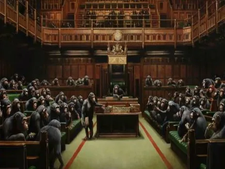 ബ്രിട്ടീഷ് ഹൗസിലെ ചിമ്പാൻസികൾ !