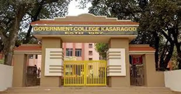 വിദ്യാർത്ഥിയെക്കൊണ്ട് പ്രിൻസിപ്പൽ നിർബന്ധിപ്പിച്ച് കാല് പിടിപ്പിച്ചു; കാസര്‍കോട് ഗവണ്‍മെന്‍റ് കോളേജ് പ്രിന്‍സിപ്പാളിനെതിരെ പരാതി