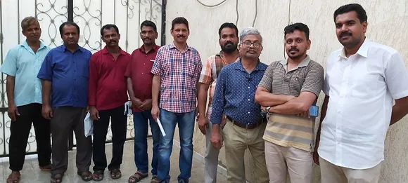 ദുരിതത്തിലായ മലയാളികൾക്ക് തുണയായി കെ എം സി സി  പ്രവർത്തകർ. 