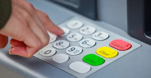 കൂടുതല്‍ നിയന്ത്രണങ്ങളുമായി ദുബായ്: പണം പിന്‍വലിക്കാന്‍ അനുമതി അഞ്ച് ദിവസത്തിനുള്ളില്‍ ഒരിക്കല്‍ മാത്രം