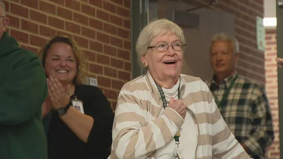 26 വര്‍ഷം ഒരു ദിവസം പോലും അവധിയെടുക്കാത്ത അദ്ധ്യാപികയെ ഗാര്‍ലന്റ് ഐ എസ് ഡി ആദരിച്ചു