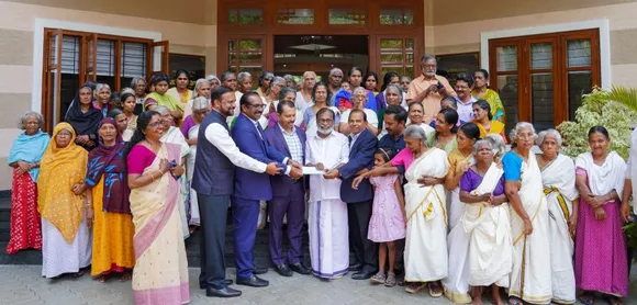 ഗാന്ധിഭവനിലെ അഗതികള്‍ക്ക് റംസാന്‍ സമ്മാനമായി എം.എ. യൂസഫലിയുടെ ഒരു കോടി
