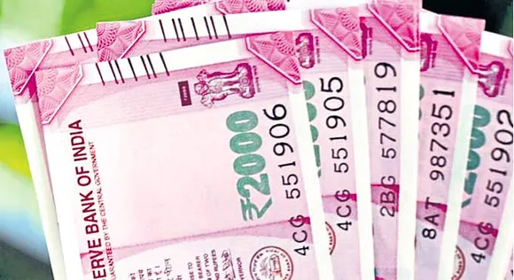 ഇന്ധന സെസ് വൻ വിലക്കയറ്റത്തിന് വഴിവയ്ക്കും; ഉപ്പുതൊട്ട് കർപ്പൂരം വരെ സകലതിനും വില ഉയരും; ജനം ജീവിക്കാൻ മാർഗമില്ലാതെ നട്ടംതിരിയും ! അഞ്ചു കൊല്ലം കൂടുമ്പോൾ ശമ്പളം കുത്തനേ കൂട്ടി സർക്കാർ ജീവനക്കാരെ തൃപ്തിപ്പെടുത്തുന്നത് സാധാരണ ജനത്തെ പിഴിഞ്ഞ് വേണോ? നികുതിക്കൊള്ളയ്ക്കെതിരേ ജനരോഷം ആളുന്നു