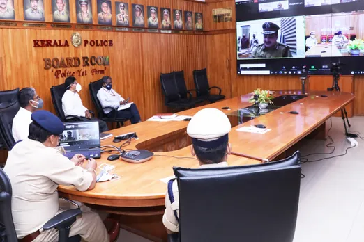 ട്രാഫിക് നിയമങ്ങള്‍ ലംഘിക്കുന്നവരില്‍ നിന്ന് ഓണ്‍ലൈന്‍ ആയി പിഴ ഈടാക്കുന്ന ഇ-ചെലാന്‍ പദ്ധതി സംസ്ഥാനത്തൊട്ടാകെ നിലവില്‍ വന്നു