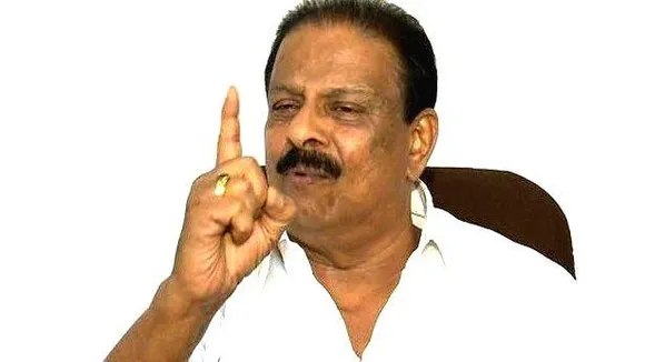 ''ഞാന്‍ പറഞ്ഞതില്‍ എന്താണ് തെറ്റ്? എന്താണ് അതിലെ സാമാന്യ മര്യാദയിലെ ലംഘനം? ചെത്തുതൊഴിലാളി എന്നു പറയുന്നത് തെറ്റാണോ? കര്‍ഷക തൊഴിലാളി, ബീഡിത്തൊഴിലാളി എന്നെല്ലാം പറയുന്നത് തെറ്റാണോ? ചെത്തുകാരന്‍ എന്നു പറഞ്ഞാല്‍ ജാതിയാണോ? പറഞ്ഞതില്‍ ഉറച്ചുനില്‍ക്കുന്നു; കെ സുധാകരന്‍