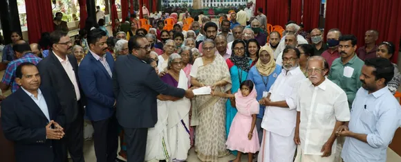 ഗാന്ധിഭവനിലെ അഗതികളെ തേടി വീണ്ടും എം.എ യൂസഫലിയുടെ കാരുണ്യസ്പര്‍ശം; സഹായമായി അന്‍പത് ലക്ഷം രൂപ നല്‍കി