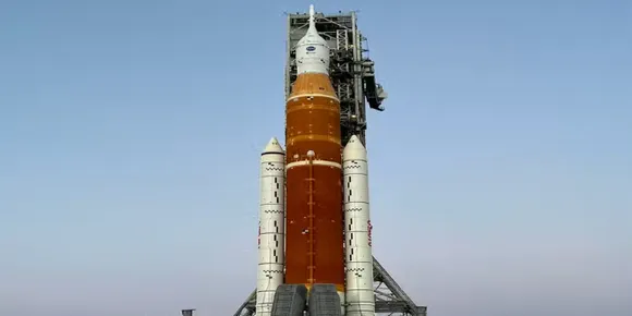 സ്റ്റാച്ചു ഓഫ് ലിബര്‍ട്ടിയേക്കാള്‍ ഉയരത്തില്‍ നിര്‍മിച്ച റോക്കറ്റാണ് എസ്എല്‍എസ്; സവിശേഷതകള്‍ ഏറെയുണ്ടെങ്കിലും അപ്പോളോ ദൗത്യത്തില്‍ മനുഷ്യനെ ആദ്യമായി ചന്ദ്രനിലെത്തിച്ച സാറ്റേണ്‍ V റോക്കറ്റ് പല കാര്യങ്ങളിലും എല്‍എല്‍എസിനോട് കിടപിടിക്കുന്നുവെന്നതും അതിശയമാണ്..