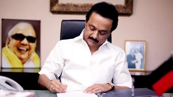 നാല് ജനപ്രതിനിധികളെ യുക്രൈനിന്റെ അതിര്‍ത്തിരാജ്യങ്ങളിലേക്ക് അയച്ച് തമിഴ്‌നാട്! യുക്രൈനിലെ യുദ്ധമുഖത്തുനിന്ന് സ്വന്തം ജനങ്ങളെ എത്തിക്കാന്‍ നേരിട്ട് പങ്കാളികളാകുന്ന ആദ്യ ഇന്ത്യന്‍ സംസ്ഥാനം