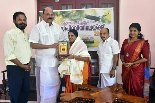 ആർഎൽവി പുഷ്പ രാജുവിന് ഫോർ എ.എം ക്ലബ്ബിന്റെ പുരസ്‌കാരം സമ്മാനിച്ചു