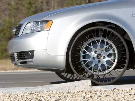 വാഹന ടയറുകളിൽ നൂതനവിപ്ലവം. പഞ്ചർ കടക്കാർ ജാഗ്രതൈ ! വന്നൂ എയര്‍ലെസ്സ് ടയറുകൾ