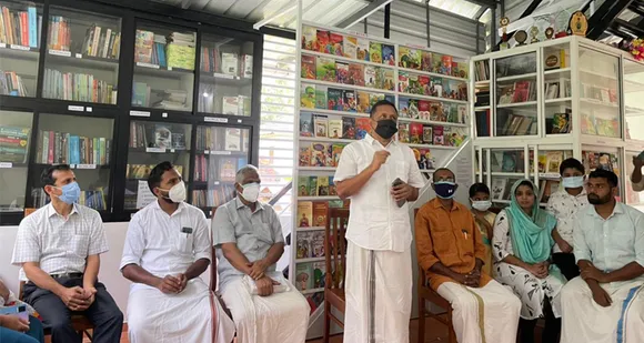 പട്ടാമ്പിയില്‍ കുട്ടികളേയും സ്ത്രീകളേയും വായനയുടെ ലോകത്തേക്കടുപ്പിക്കുക എന്ന ലക്ഷ്യത്തോടെ സ്ഥാപിതമായ 'വീട്ടിലൊരു പൊതുവായനശാല' ഉദ്ഘാടനം ചെയ്തു
