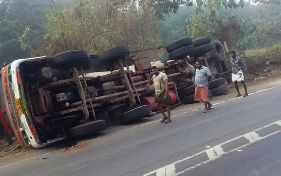 പാലാ പൊന്‍കുന്നം റോഡില്‍ പൂവരണിക്ക് സമീപം ഗ്യാസ് ടാങ്കര്‍ ലോറി മറിഞ്ഞ് അപകടം; രക്ഷാ പ്രവര്‍ത്തനങ്ങള്‍ നടക്കുന്നു