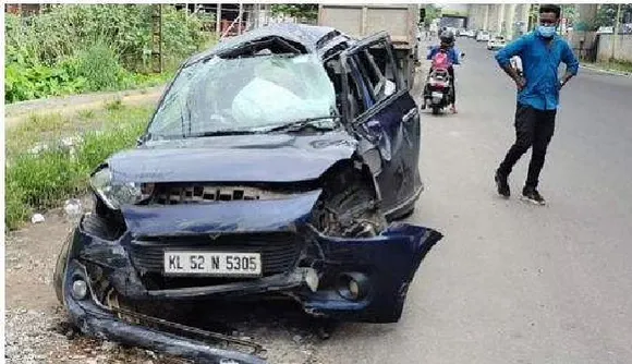 പത്തടിപ്പാലത്ത് ദേശീയപാതയില്‍ മെട്രോ പില്ലറില്‍ കാര്‍ ഇടിച്ചുമറിഞ്ഞ് യുവതി മരിച്ച സംഭവത്തില്‍ ദുരൂഹത; യുവതിക്കൊപ്പം ഉണ്ടായിരുന്ന യുവാവ് മുങ്ങി