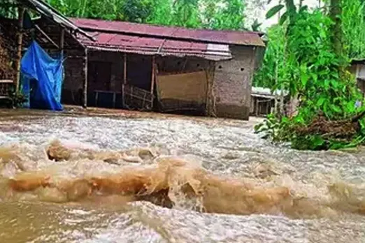 അസമിൽ നാശം വിതച്ച് വെള്ളപ്പൊക്കം; 34,000 പേർ ദുരന്തബാധിതർ