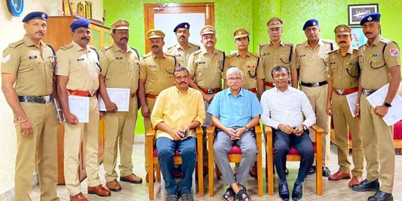 പാലക്കാട്‌ ആർ പി എഫ് ക്രൈം ഇന്റലിജൻസ് ബ്രാഞ്ചിലെ ഉദ്യോഗസ്ഥർക്കു എക്സ്സൈസ് കമ്മീഷണറുടെ അനുമോദനം