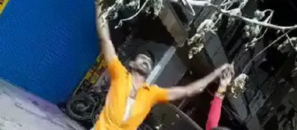 ഹോളി ആഘോഷിക്കുന്നതിനിടെ മദ്യലഹരിയില്‍ സ്വയം കുത്തി; യുവാവിന് ദാരുണാന്ത്യം-വീഡിയോ