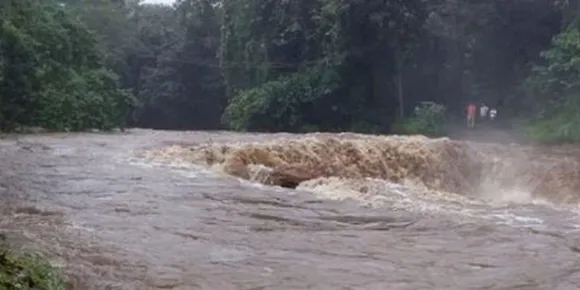 മലയോര മേഖലകളില്‍ കനത്തമഴ; പത്തനംതിട്ടയിലും കോട്ടയത്തും വനത്തിനുള്ളില്‍ ഉരുള്‍പൊട്ടി, മലവെള്ളപ്പാച്ചില്‍