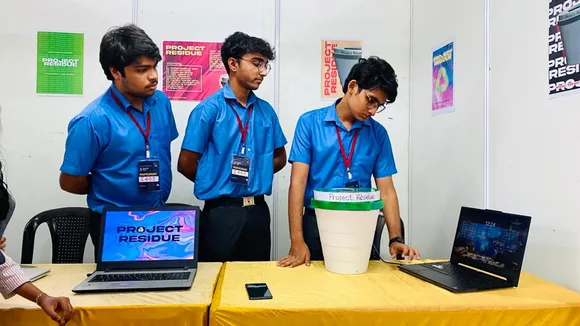 പ്ലാസ്റ്റിക് ബോട്ടിലുകൾ നിക്ഷേപിച്ചാൽ അക്കൗണ്ടിൽ പണം ; ദയാപുരം ഡിജിറ്റൽ ഫെസ്റ്റിൽ പ്ലസ്ടു വിദ്യാർഥികൾ അവതരിപ്പിച്ച ബോട്ടിൽ കലക്ഷൻ മെഷിൻ ശ്രദ്ധേയമായി