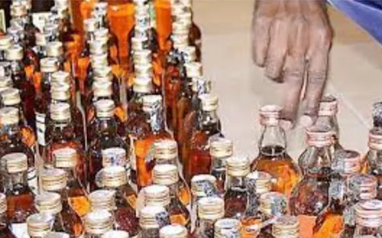 നെന്മാറയിൽ സ്കൂട്ടറിൽ കടത്തുന്നതിനിടെ 12 ലിറ്റർ മദ്യം പിടികൂടി