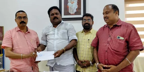 വെസ്റ്റ്ഹിൽ അത്താണിക്കൽ ശ്രീനാരായണ ഗുരുവരാശ്രമത്തിലെ ശതാബ്ദി മന്ദിരത്തിന് ഫ്ലോറിംഗ് ടൈലുകൾ വാങ്ങുവാനുള്ള തുക കൈമാറി