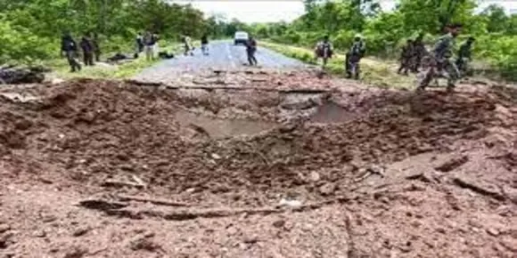 പത്ത് സൈനികരുടെ ജീവനെടുത്ത് നക്സൽ ആക്രമണം; മാവോയിസ്റ്റുകൾ ഉപയോഗിച്ചത് 50 കിലോഗ്രാം ഐ ഇ ഡി