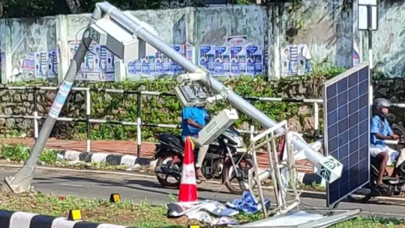 അടൂരില്‍ എ.ഐ. ക്യാമറ പോസ്റ്റ് ഇടിച്ച് തകര്‍ത്ത ടിപ്പര്‍ലോറി  കസ്റ്റഡിയിൽ