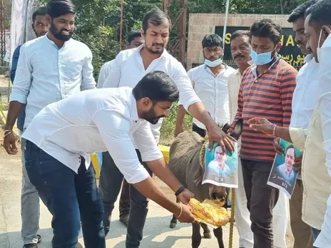 തെലങ്കാന മുഖ്യമന്ത്രിക്കെതിരേ പ്രതിഷേധ പരിപാടി സംഘടിപ്പിക്കാന്‍ കഴുതയെ മോഷ്ടിച്ചെന്ന കേസില്‍ കോണ്‍ഗ്രസ് നേതാവ് അറസ്റ്റില്‍